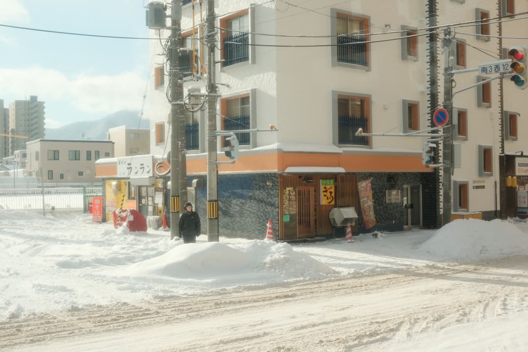 华新精科(603370.SH)今日在上交所上市